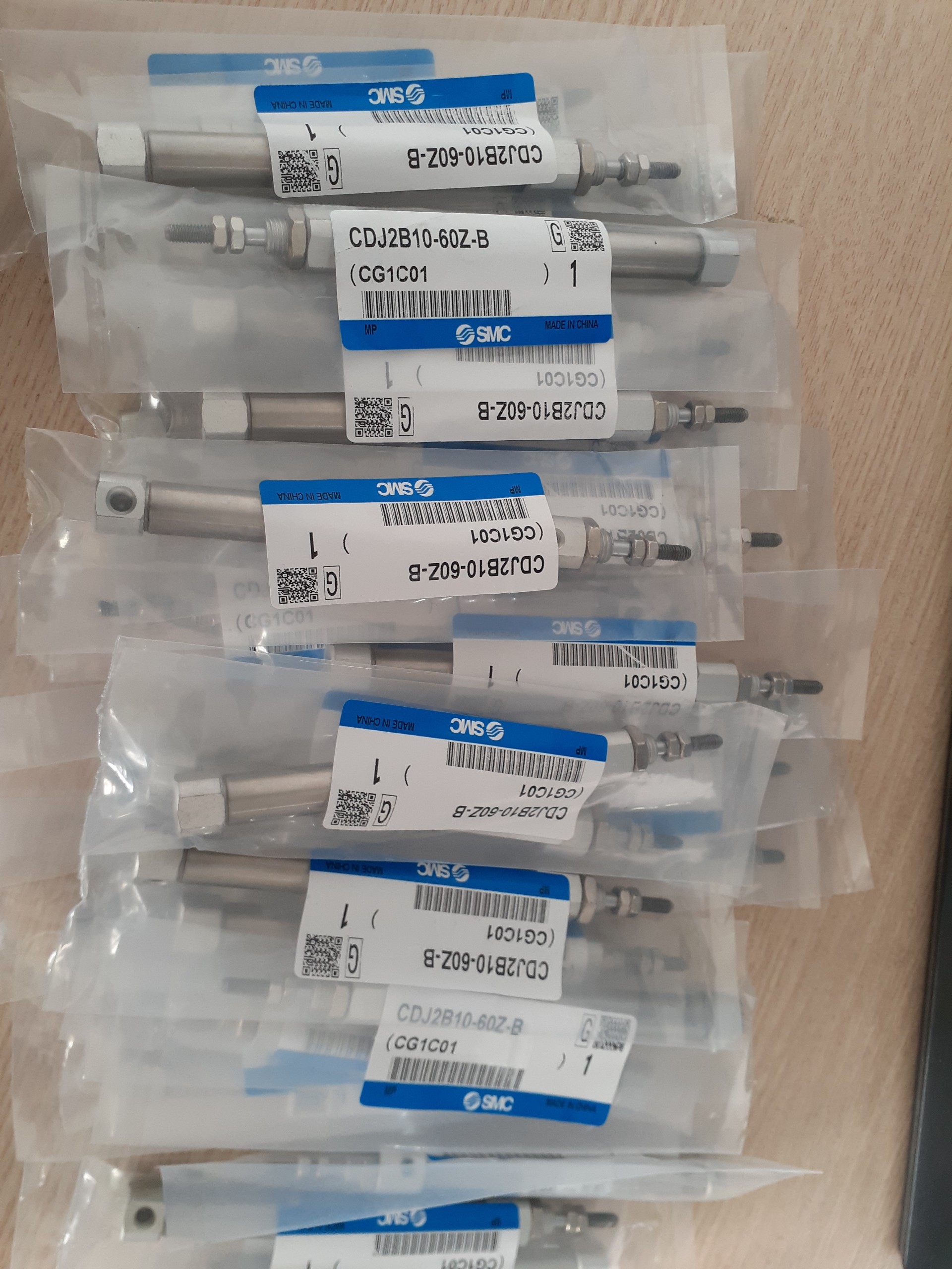 Xy lanh khí CDJ2L6-60R-M9BW-C