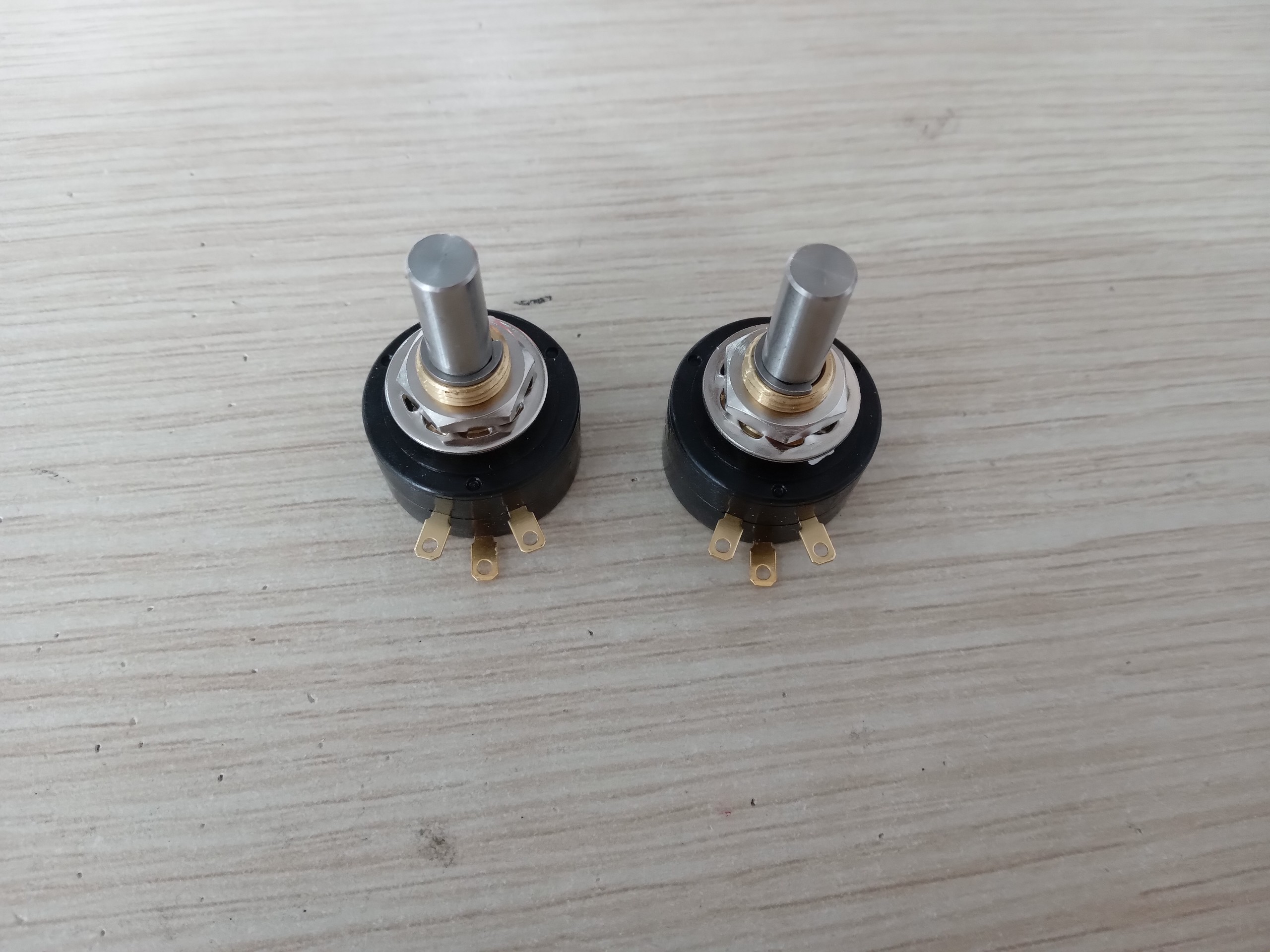 Biến trở SAKAE 22HP-10 FCP22E