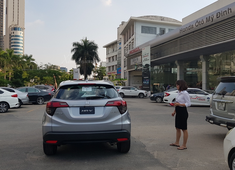 Honda HRV phần đuôi xe tại Honda ô tô Mỹ Đình