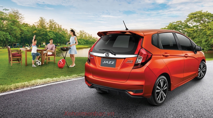 Đuôi xe Honda Jazz RS có cánh hướng gió trên, đèn Led hiện đại