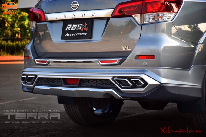 Đuôi xe trong bodykit của Nissan Terra