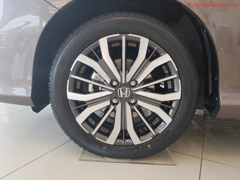 La zăng 185/55R16 thiết kế thể thao đưa xe vững chãi trên mọi cung đường