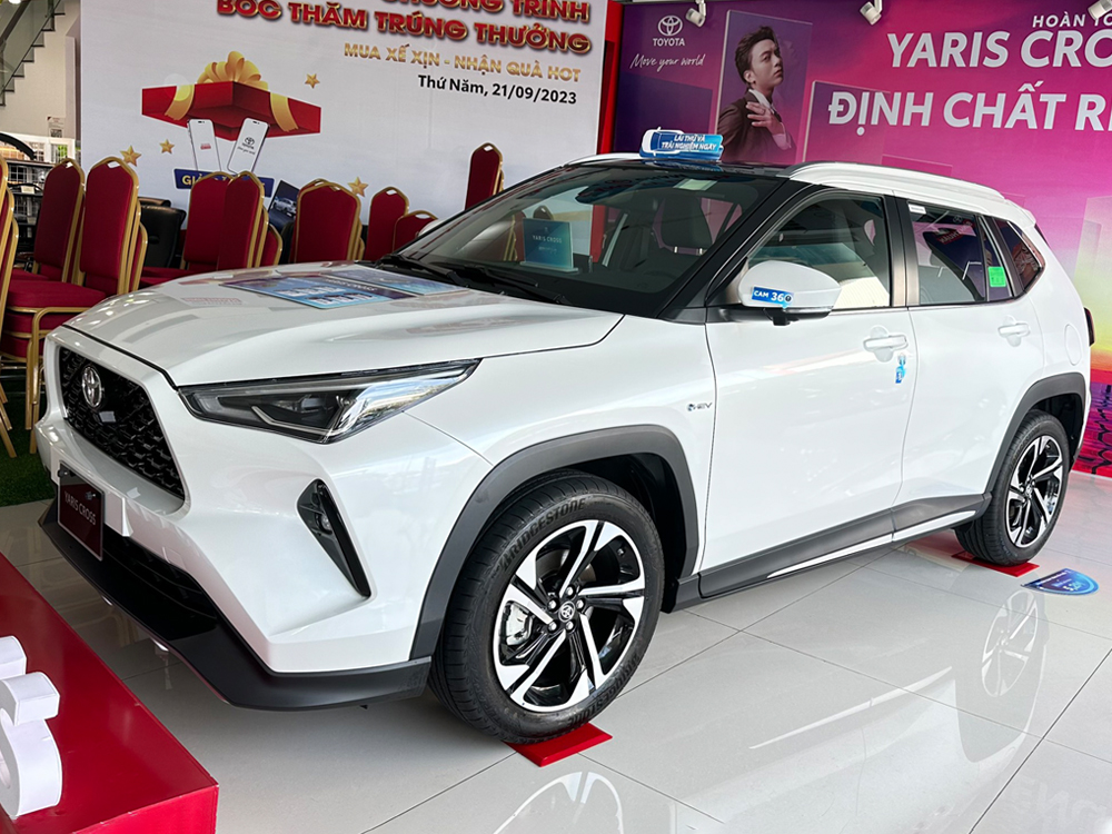 gia-xe-toyota-yaris-cross-2023-yxv-trang