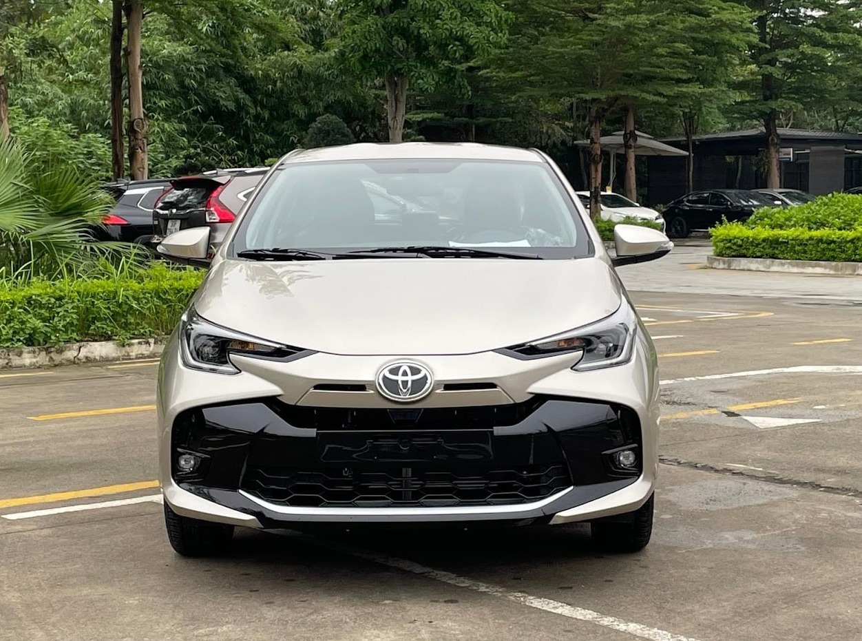 gia-xe-toyota-vios-2023-vk-nau