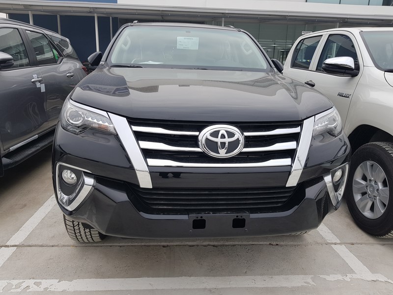 gia-xe-toyota-fortuner-2-7l-4x4-at-may-xang
