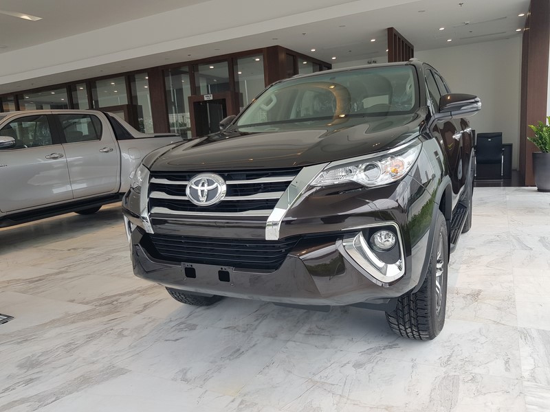 gia-xe-toyota-fortuner-may-xang-2-7at-4x2