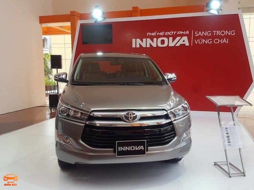 gia-xe-innova-v-so-tu-dong-2020