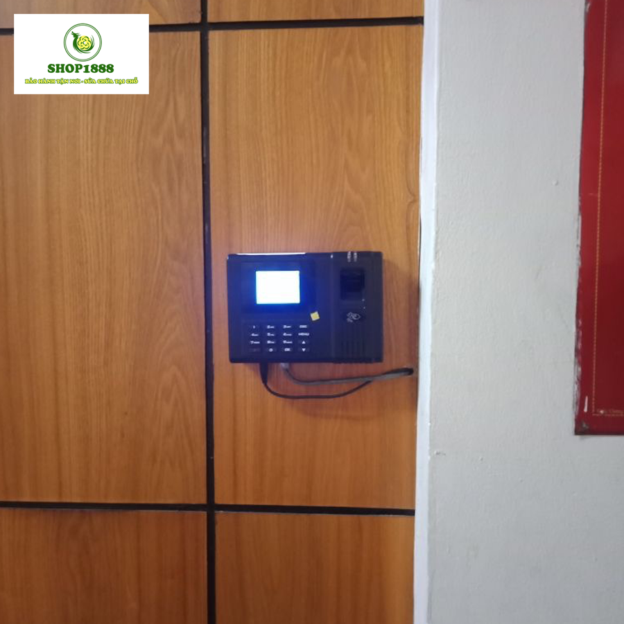 Khách hàng lắp đặt máy chấm công vân tay của Shop1888 Khách hàng lắp đặt máy chấm công vân tay của Shop1888