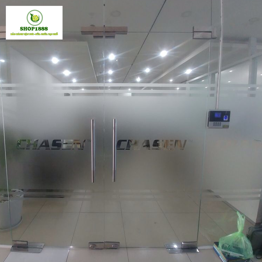 Khách hàng lắp đặt máy chấm công vân tay của Shop1888 Khách hàng lắp đặt máy chấm công vân tay của Shop1888