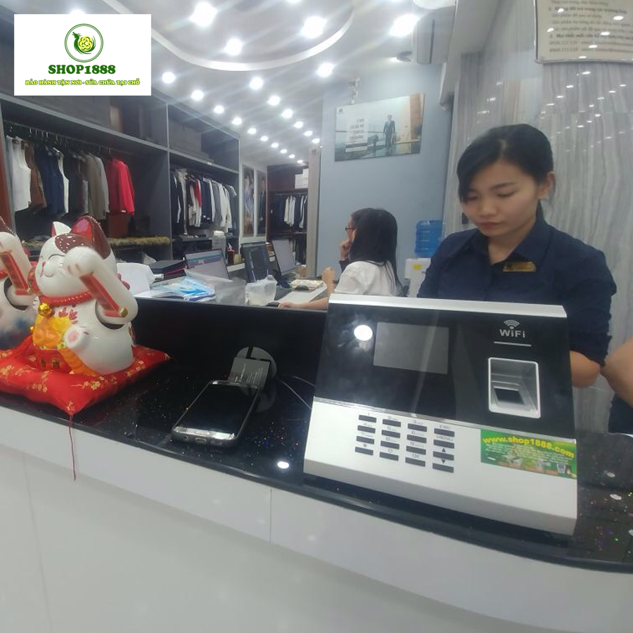 Khách hàng lắp đặt máy chấm công vân tay của Shop1888 Khách hàng lắp đặt máy chấm công vân tay của Shop1888