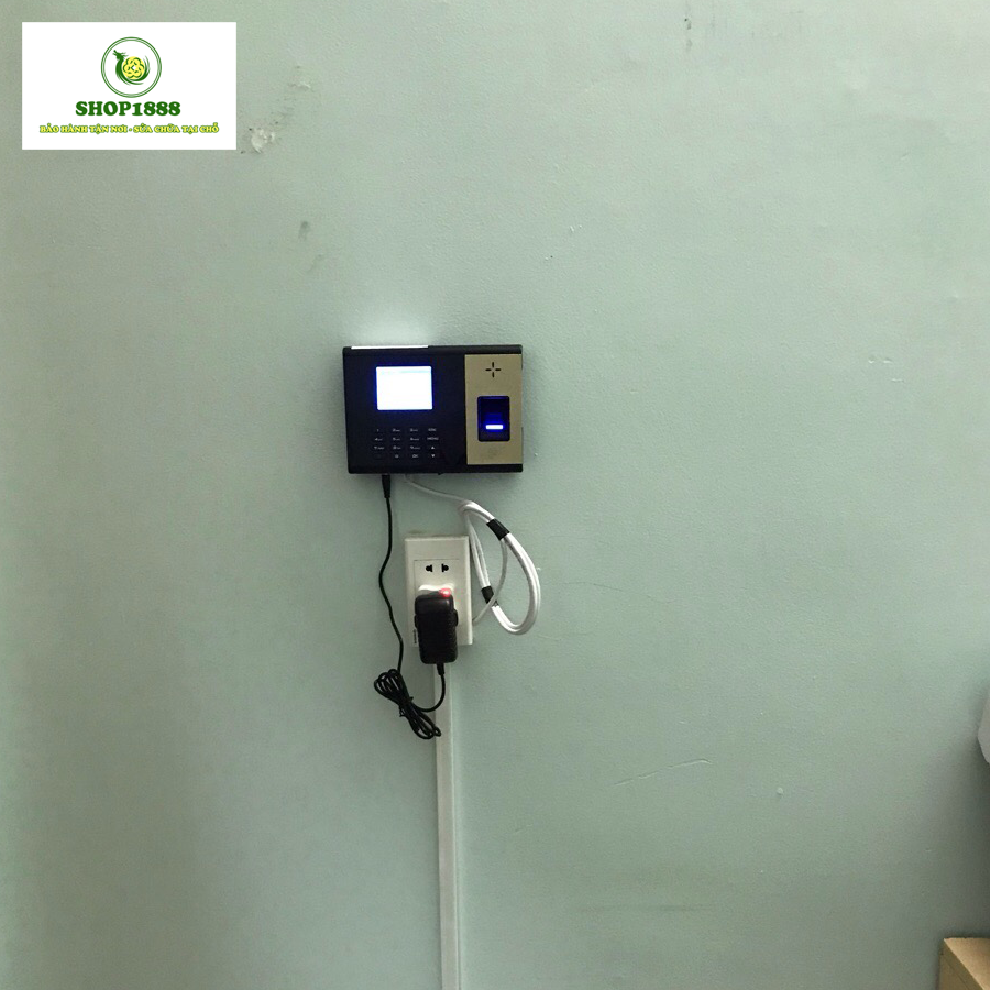 Khách hàng lắp đặt máy chấm công vân tay của Shop1888 Khách hàng lắp đặt máy chấm công vân tay của Shop1888