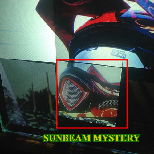 Mặt sau màn chiếu dán kính SUNBEAM MYSTERY