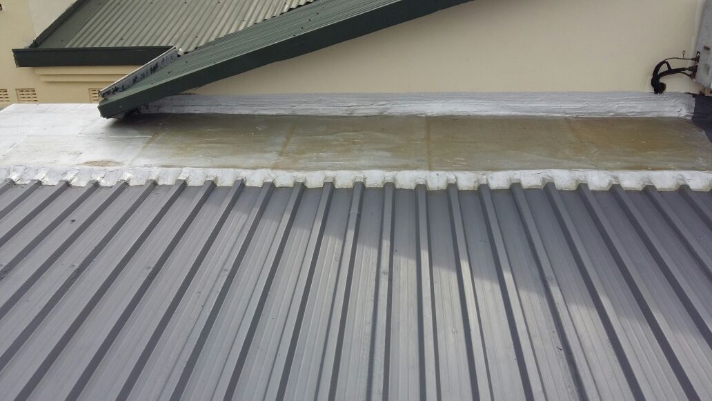 Bỏ túi các biện pháp chống thấm mái tôn giáp tường hiệu quả