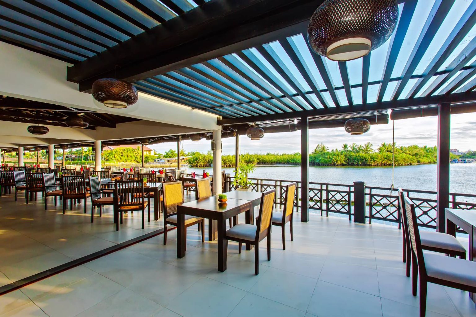 Cẩm nang cách chọn tôn lợp mái cho nhà hàng