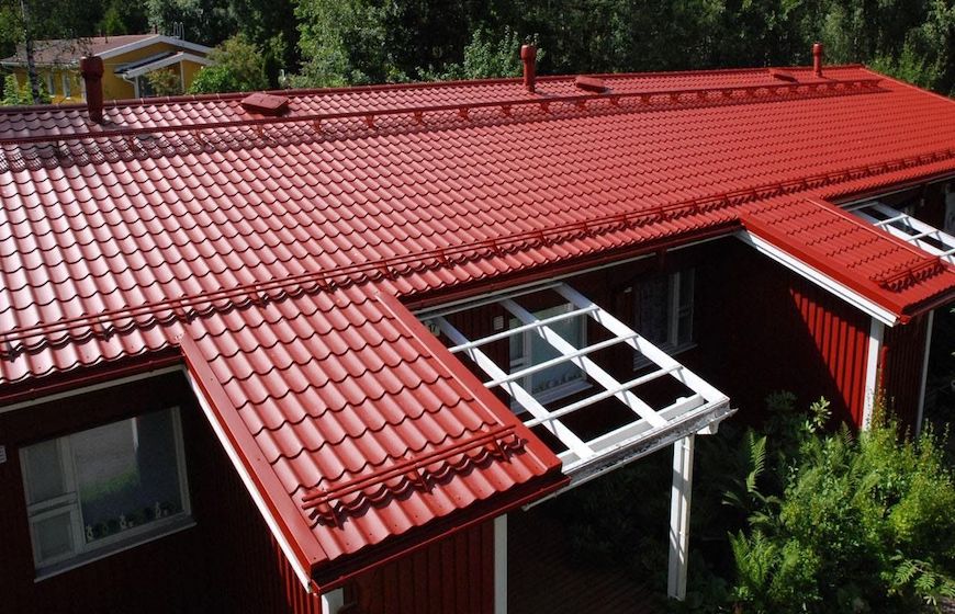 Các tấm tôn liên kết chặt chẽ giúp chống thấm dột hiệu quả