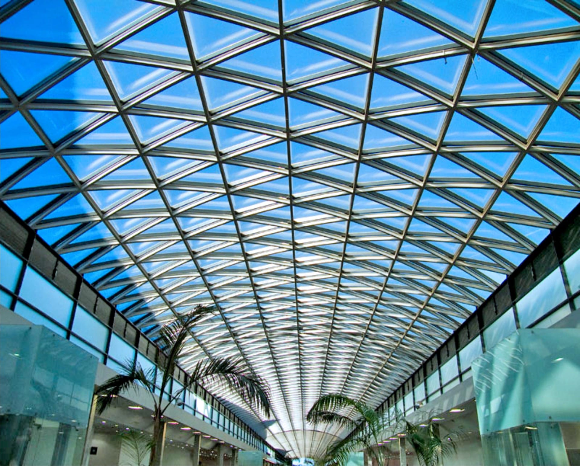 Thi công tấm lợp lấy sáng đòi hỏi phải đúng kỹ thuật, đúng quy trình