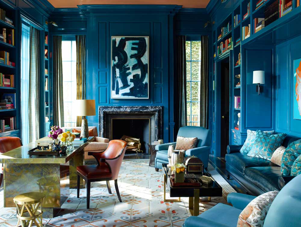 Nhà ở mang phong cách hiện đại với màu xanh lam cùng với đồ nội thất có tính phản chiếu của người mệnh Thủy 