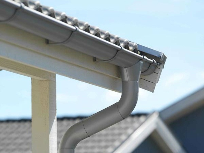 Máng xối giúp thoát nước nhanh chóng, giảm áp lực lên mái tôn