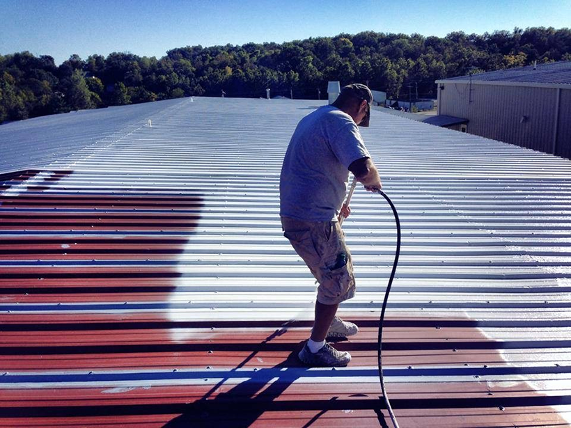 Phun sơn chống nóng lên mái nhà