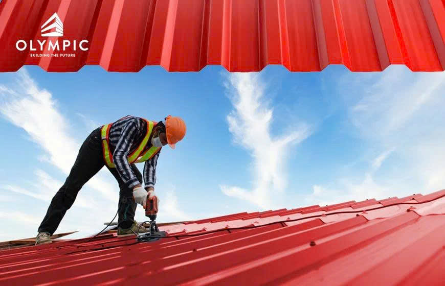 Sử dụng tôn Olympic với ưu điểm độ dày cao, khả năng chống ăn mòn tốt và nhiều loại sóng phù hợp kỹ thuật, giúp gia tăng hiệu quả chống dột cho nhà mái tôn và bảo vệ công trình trước điều kiện thời tiết khắc nghiệt