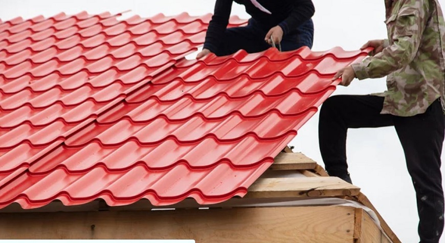 Lựa chọn đội ngũ thi công giàu kinh nghiệm đảm bảo cho việc lắp đặt tôn đúng kỹ thuật 
