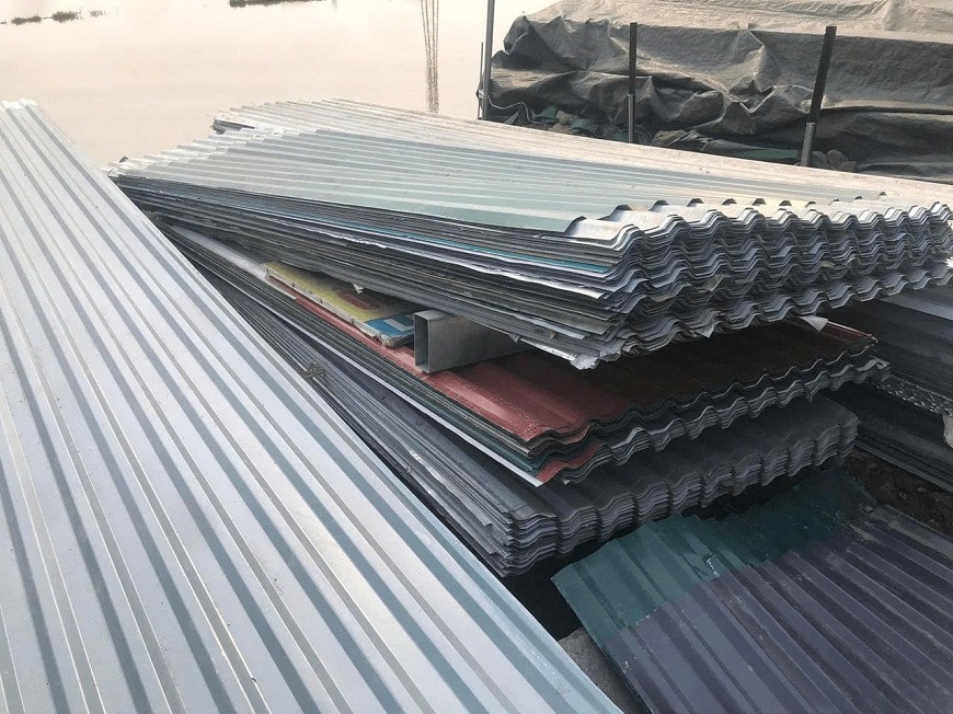 Thu gom và xử lý tấm lợp đúng cách để đảm bảo an toàn trong quá trình tái chế, tái sử dụng