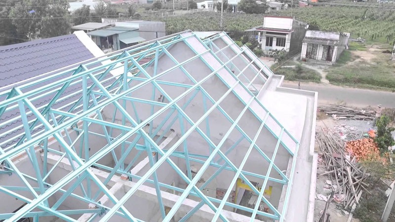 Khung thép xà gồ mái tôn cách nhiệt