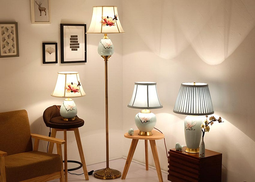 Đèn ngủ chất liệu bằng sứ rất hợp gia chủ mệnh Kim