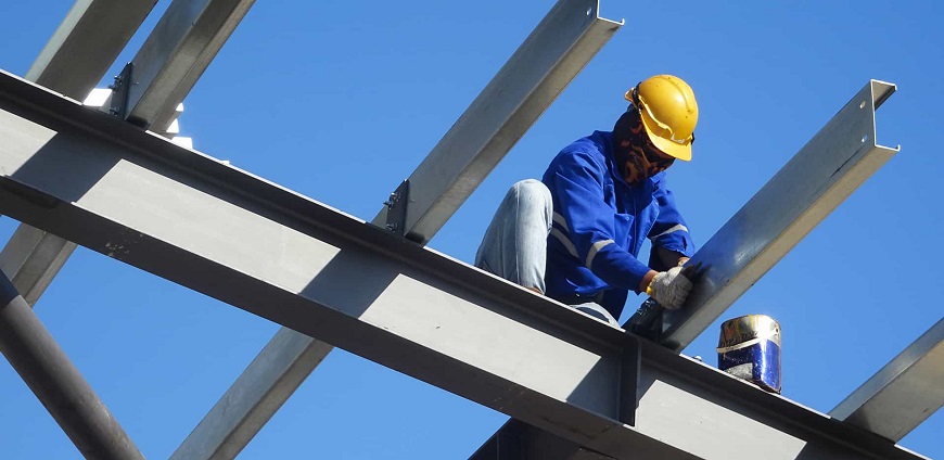 Kiểm tra xà gồ, khung kèo chắc chắn trước khi thi công