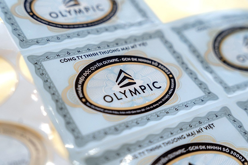 Tem chính hãng được dán trên sản phẩm tôn Olympic