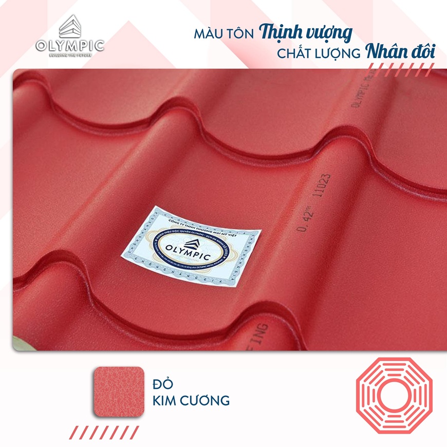 Với kiến trúc mái Thái, không thể bỏ qua phối màu với gam đỏ truyền thống nhưng không kém phần tinh tế được tái hiện qua tôn kim cương