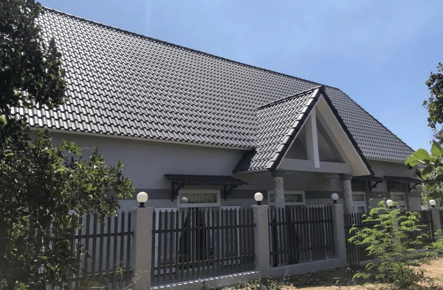 Tôn cách nhiệt màu xám ghi mang đến vẻ đẹp sang trọng cho công trình
