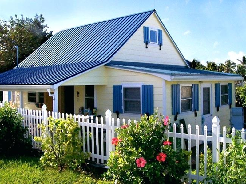 Nhà cấp 4 mái thái lợp tôn xanh dương