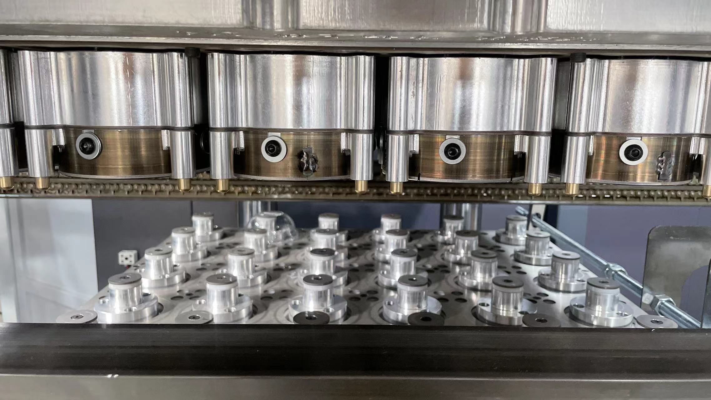 Máy hút nhựa định hình tự động liên hoàn 3 trạm-4 trạm 0945118000