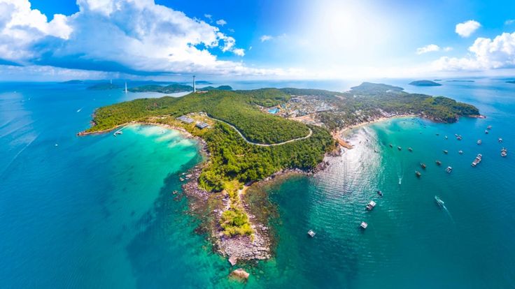 Những Điểm Đến Không Thể Bỏ Qua Tại Việt Nam Vào Cuối Năm 2024: Lên Đường Khám Phá!