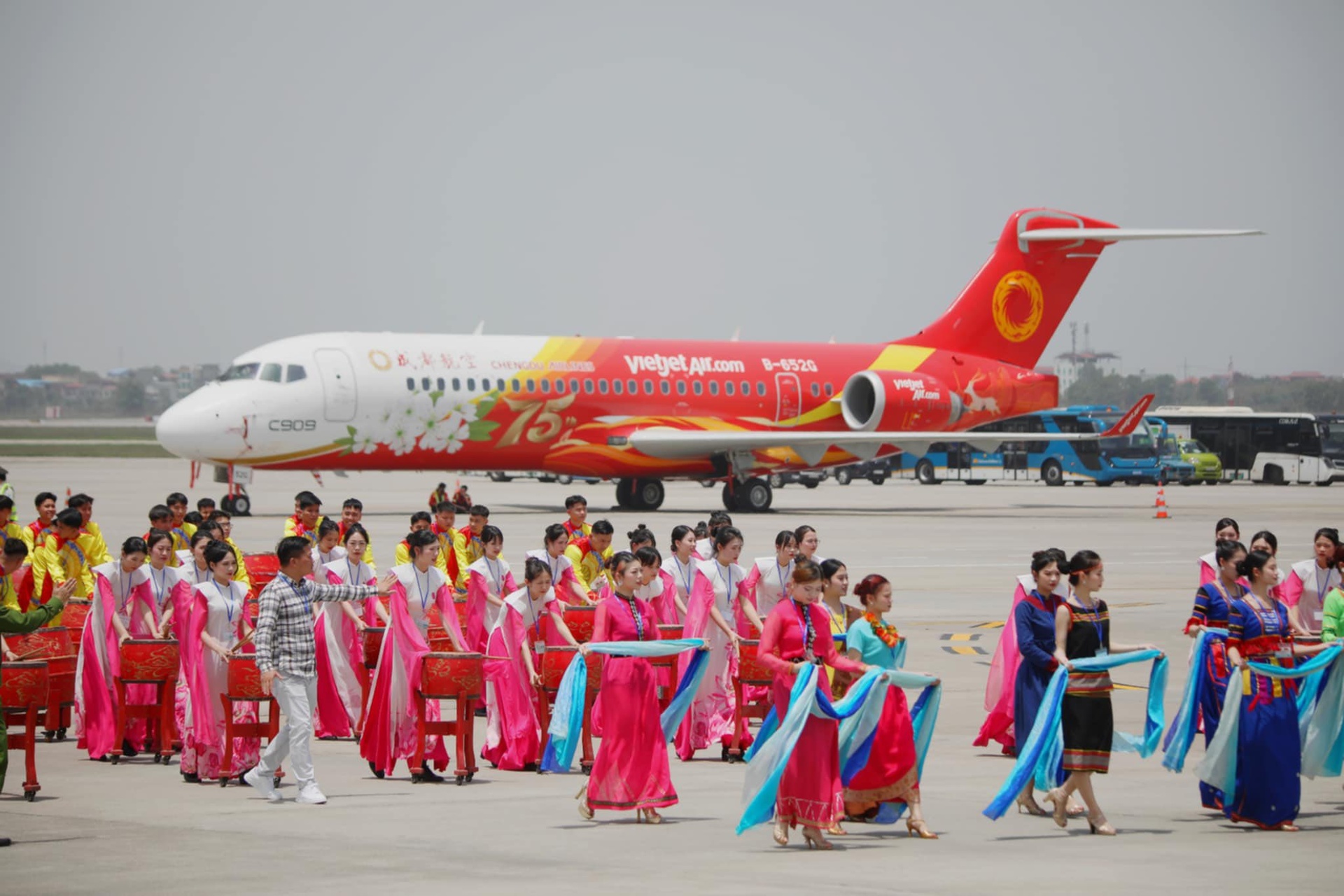 Vietjet Ra Mắt Tuyến Bay Mới: Hà Nội & TP.HCM – Côn Đảo Trên Tàu Bay Comac