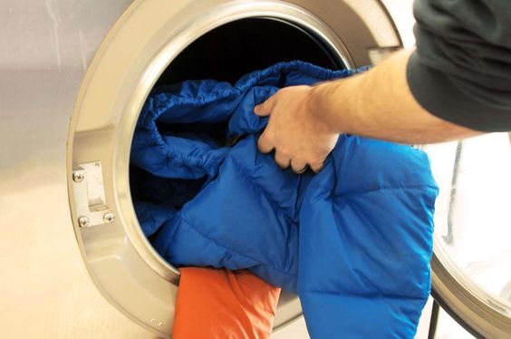 Hướng dẫn cách giặt áo long vũ bằng máy giặt