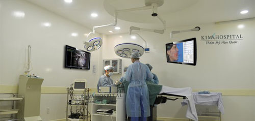 đèn âm trần trong y tế