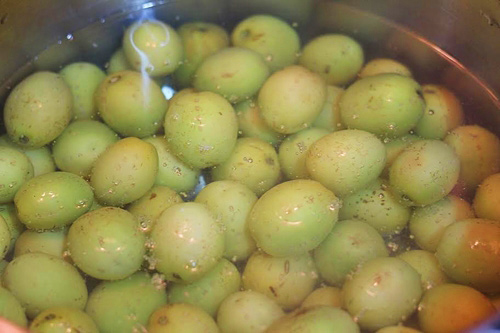 Ngâm táo với nước vôi trong