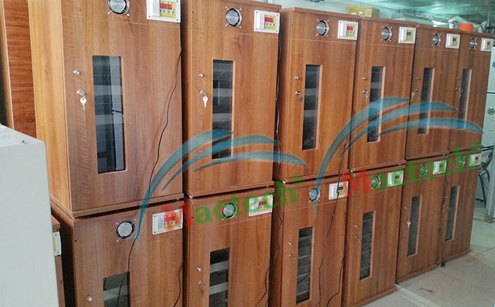 máy ấp trứng 200 trứng
