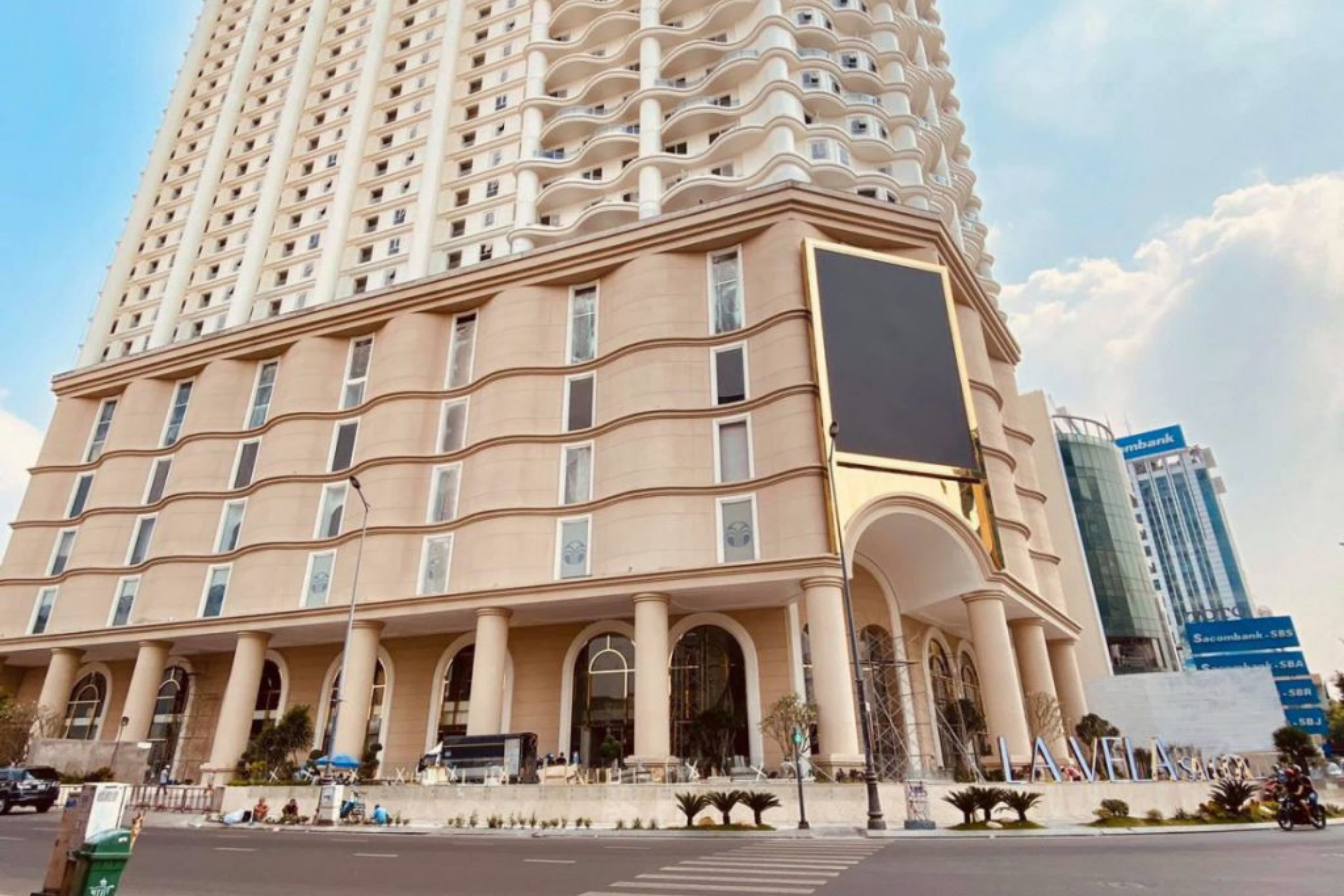 La Vela Saigon & Elle Flora: Nét Chạm Hoàn Hảo Cho Tiệc Cưới Trong Mơ