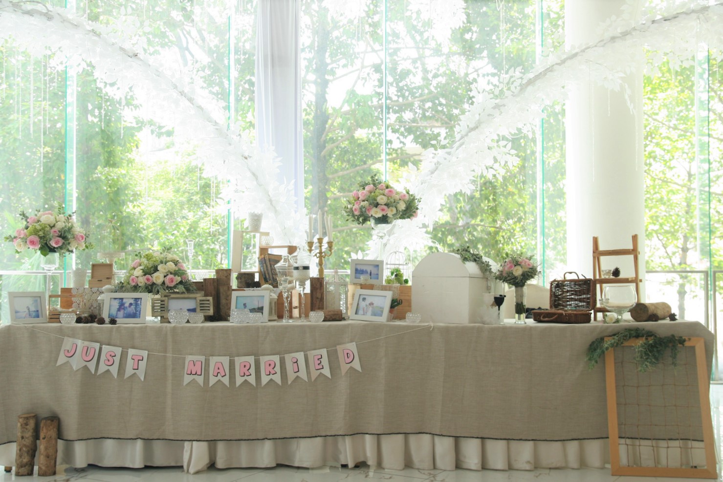 TRANG TRÍ TIỆC CƯỚI NHÀ HÀNG