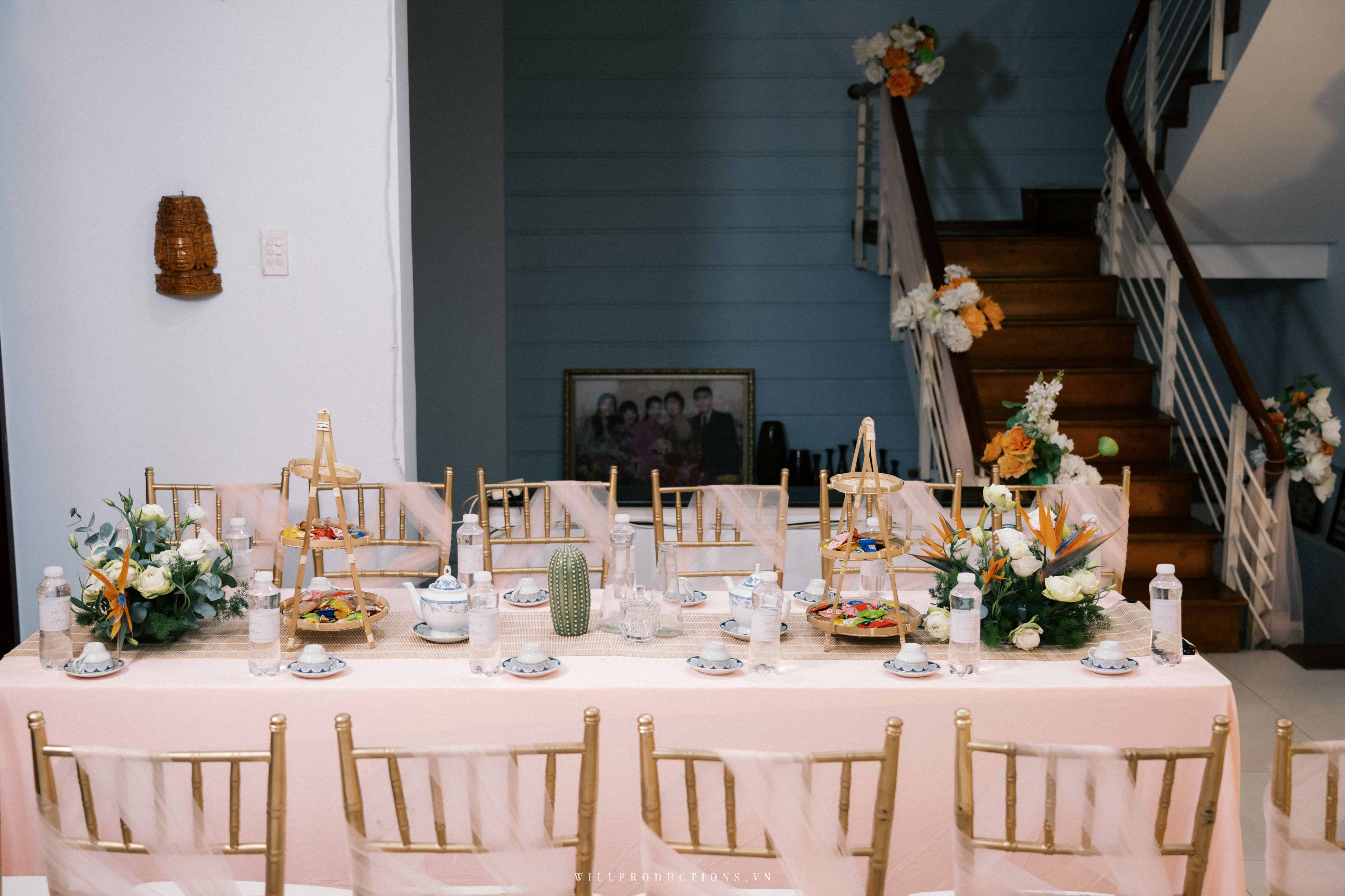 Trang trí gia tiên hoa sen