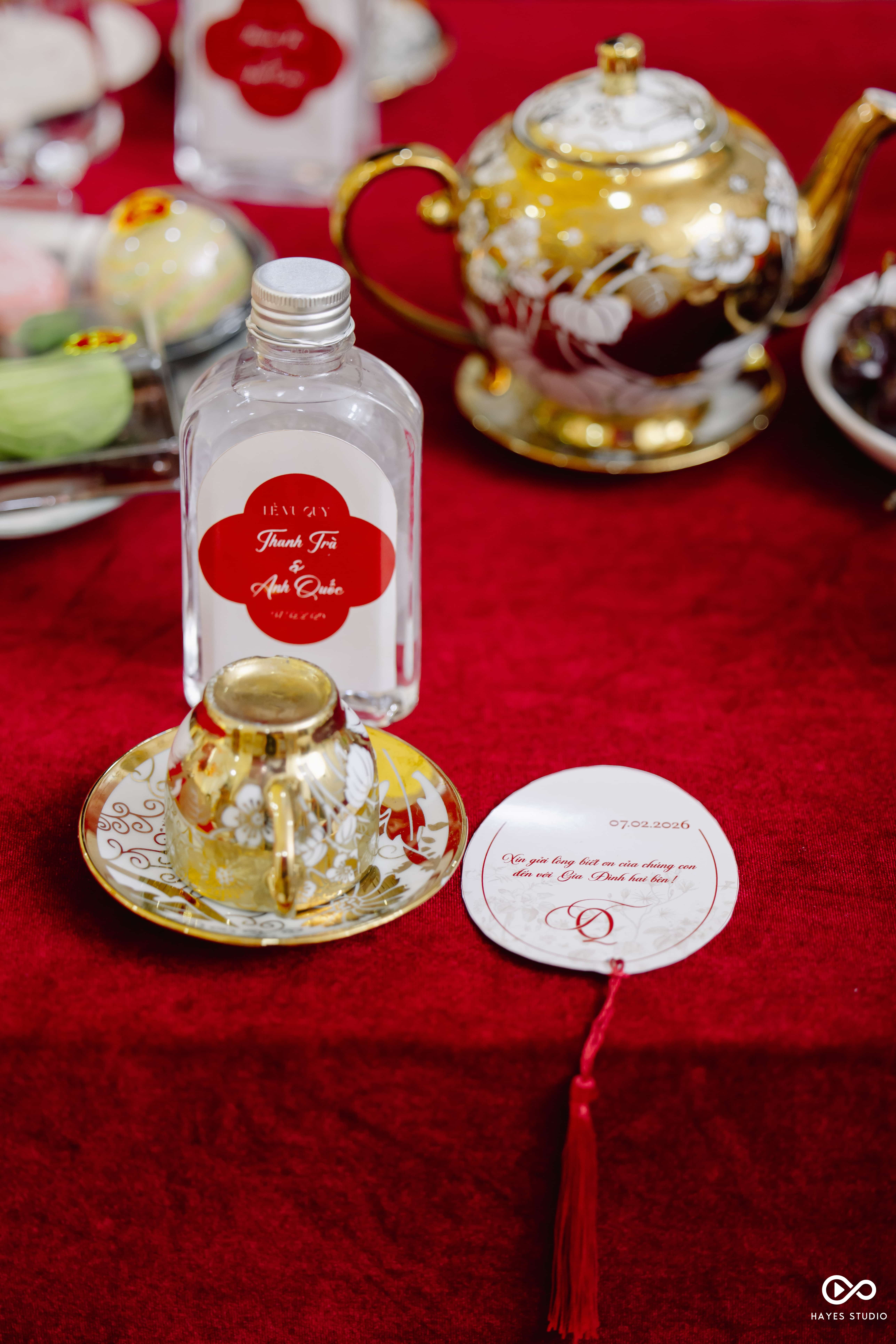 Mẫu Trang Trí Gia Tiên Tông Đỏ Hồng Thanh Lịch Cho Lễ Cưới