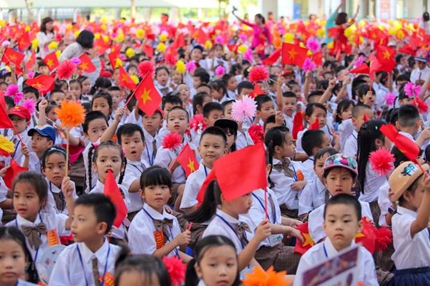 Ngày khai giảng rộn rã cùng không khí tươi vui từ các em học sinh