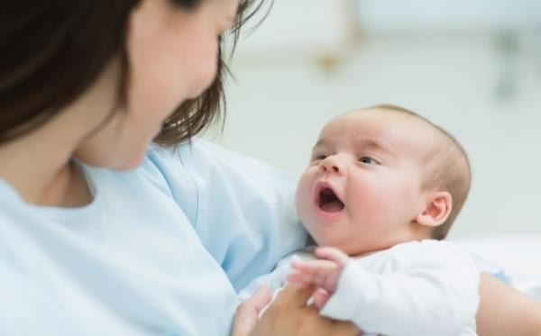 Ánh dương bé nhỏ đáng yêu – bé là món quà kết tinh từ tình yêu của cha và mẹ
