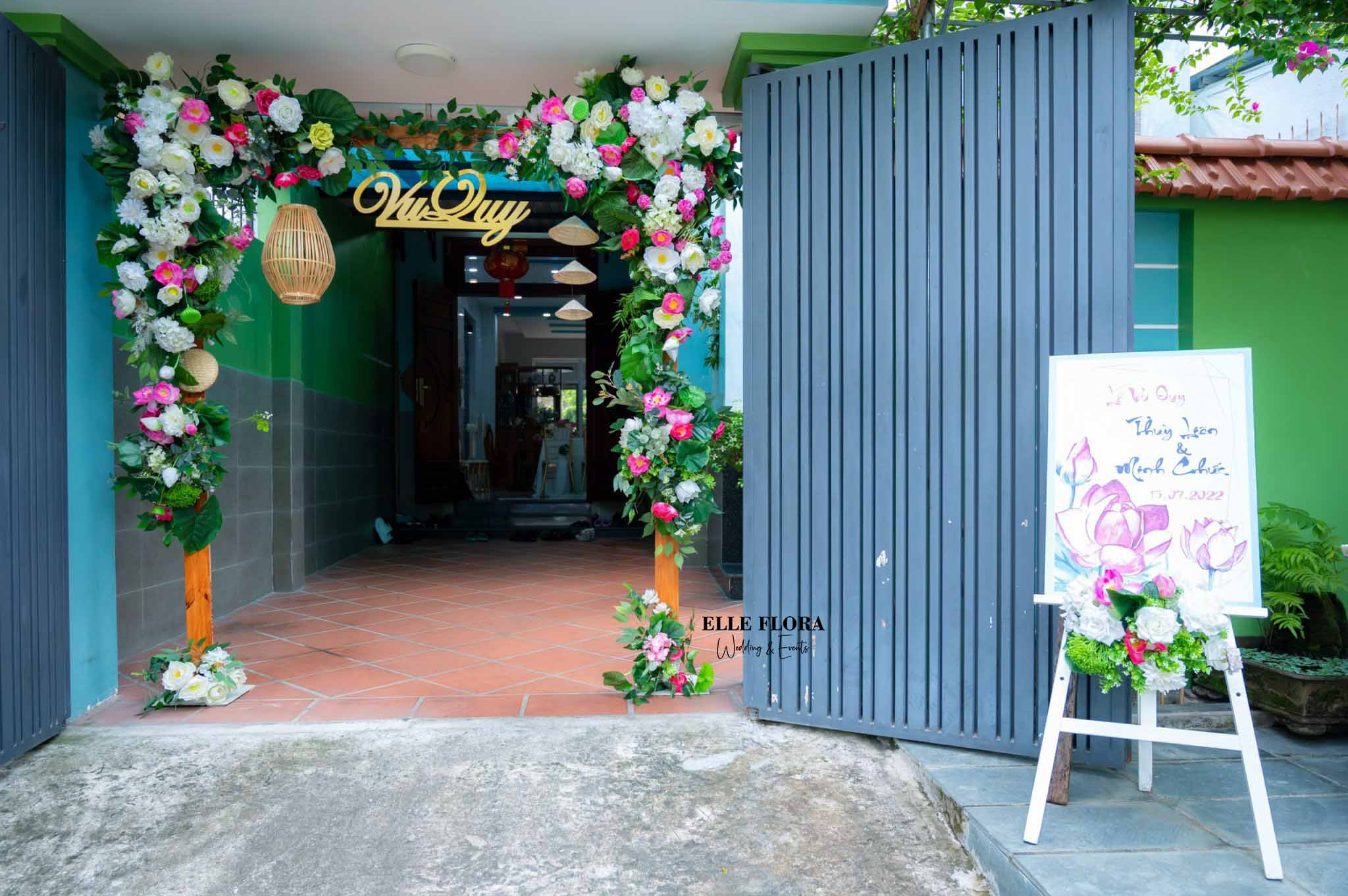 Cổng hoa trang trí gia tiên cơ bản tone sen hồng