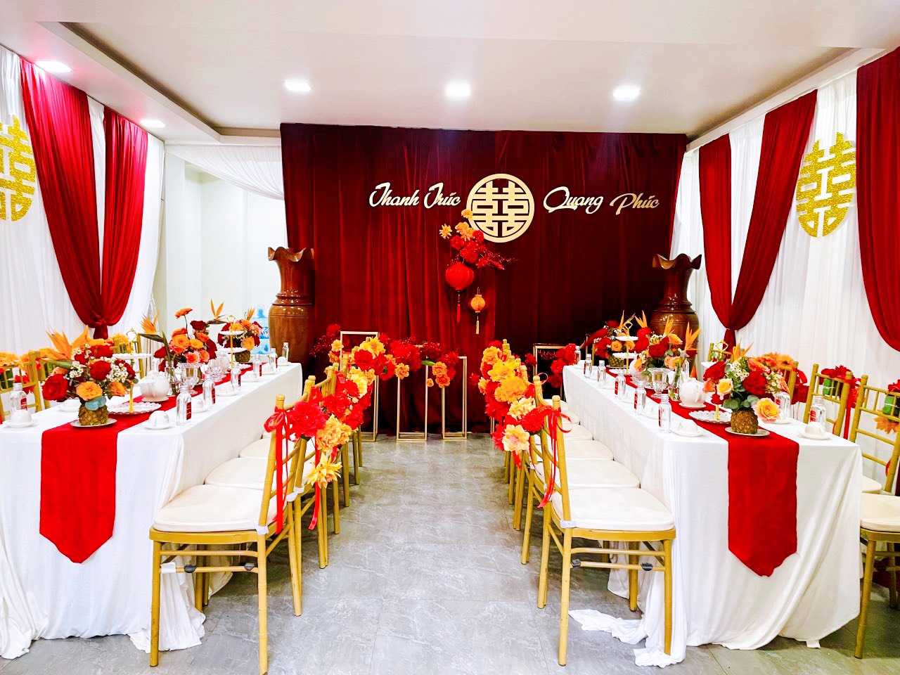 Trang trí gia tiên tone đỏ 