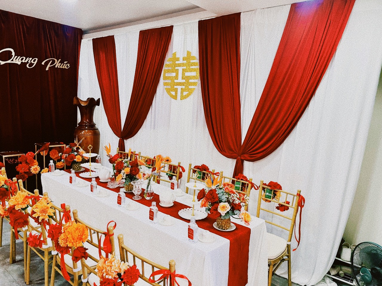 Trang trí gia tiên tone đỏ 