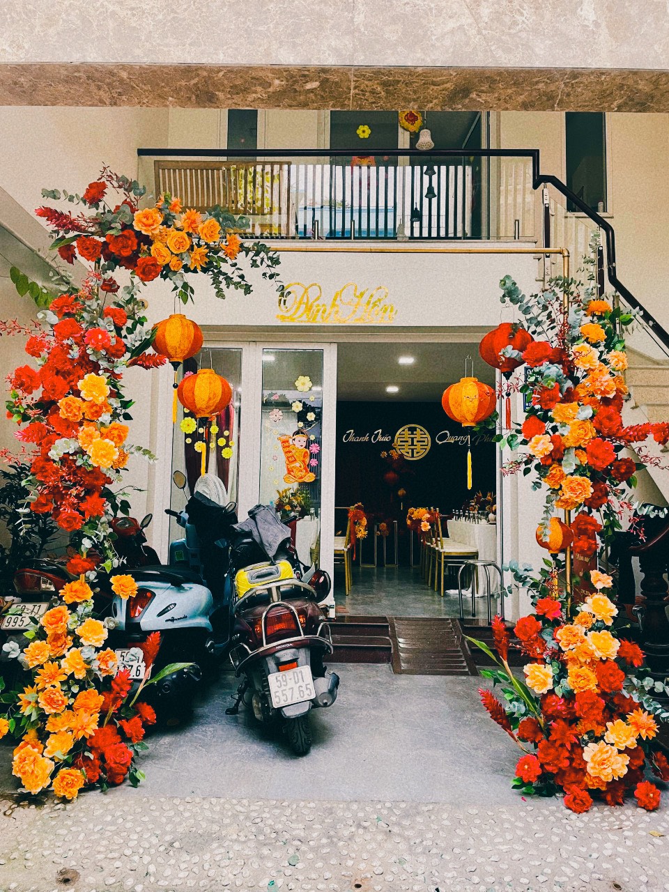 Trang trí gia tiên tone đỏ 